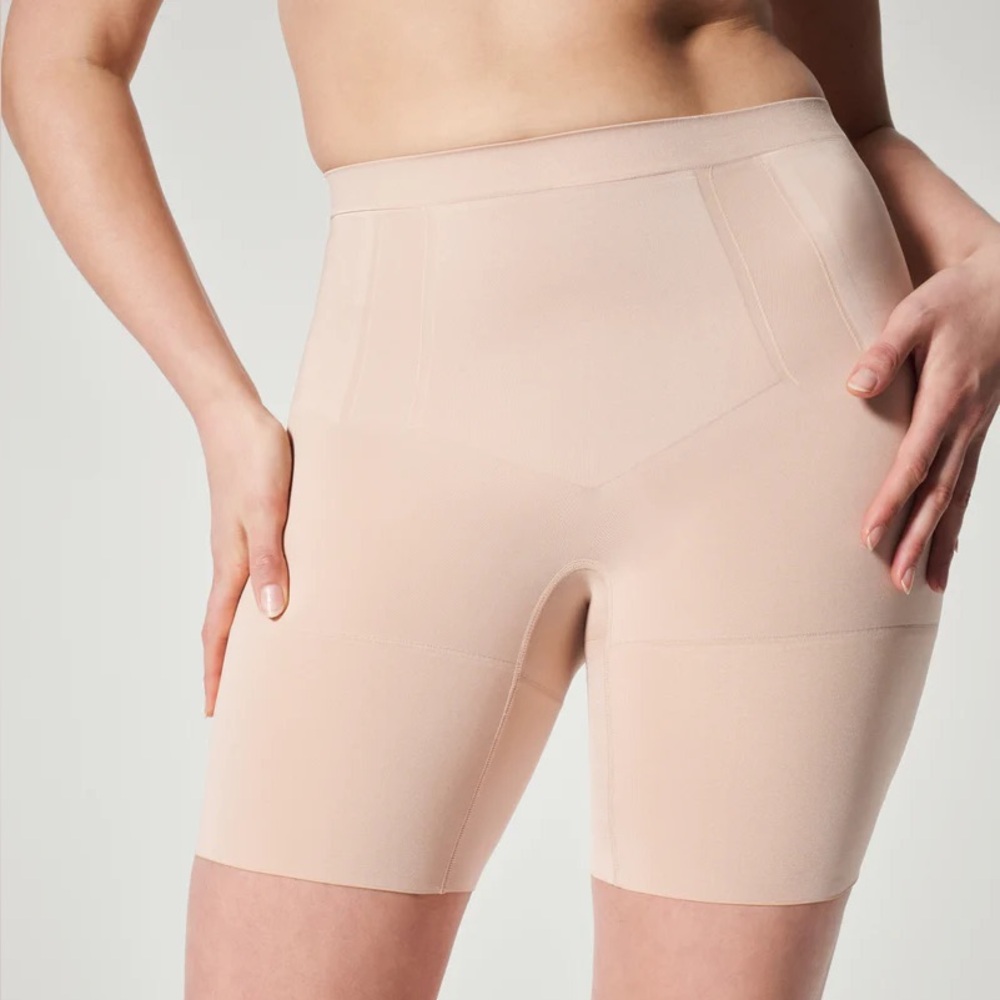 SPANX Sculpt ONCORE Mid-Thigh Shorts